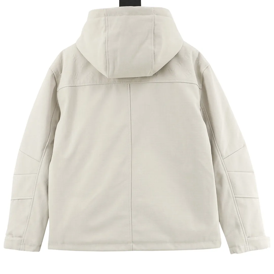 🅿️570 Louis Vuitton/Louis Vuitton presbyopic embossed work pocket windbreaker zippered cotton jacket. Purchase the original version and have it printed immediately. The fabric is a custom densely spun technical fabric with a dark grained pattern, and the upper body is silky and breathable. Infrared positioning cutting, workwear-style windbreaker design, the upper body is invincible and versatile. All details are customized and developed, and all hardware and accessories are restored to ZP. Size：XS-L